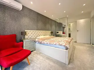 uhu image