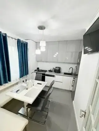 uhu image