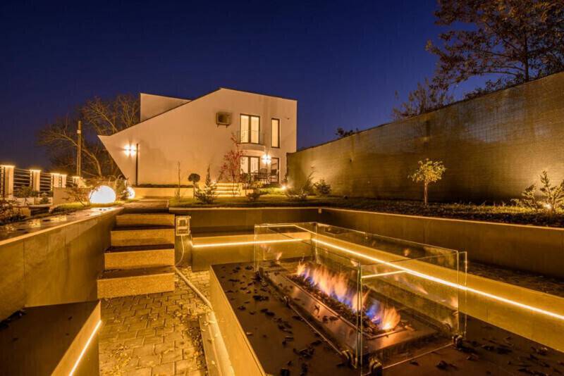 Vila spectaculoasa pe malul lacului  Buftea!