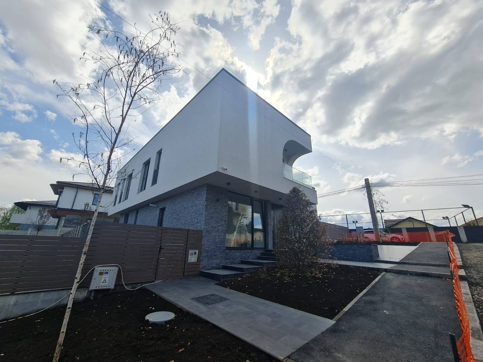 Vila superba  langa lac si padure in Corbeanca