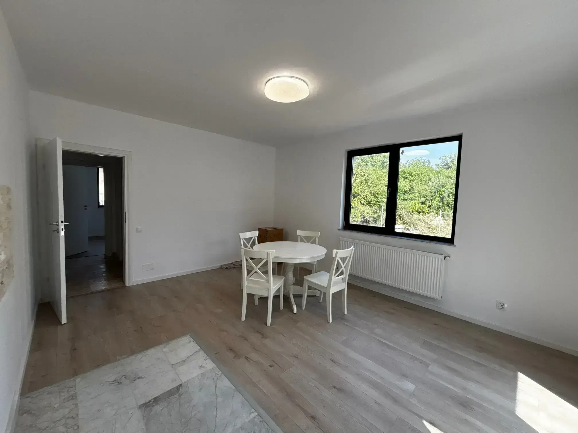 Apartament NOU 3 camere  – curte de 155 mp zona Crevedia Kaufland